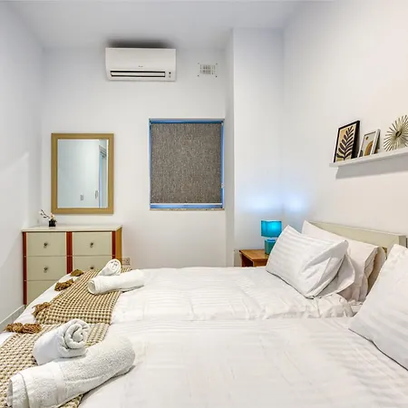 شقة Lovely 2br In St Pauls Bay Near Promenade By 360 Estates خليج سانت بول