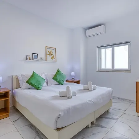 Lovely 2br In St Pauls Bay Near Promenade By 360 Estates Apartmán