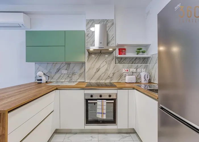 דירה Lovely 2br In St Pauls Bay Near Promenade By 360 Estates סיינט פול ביי