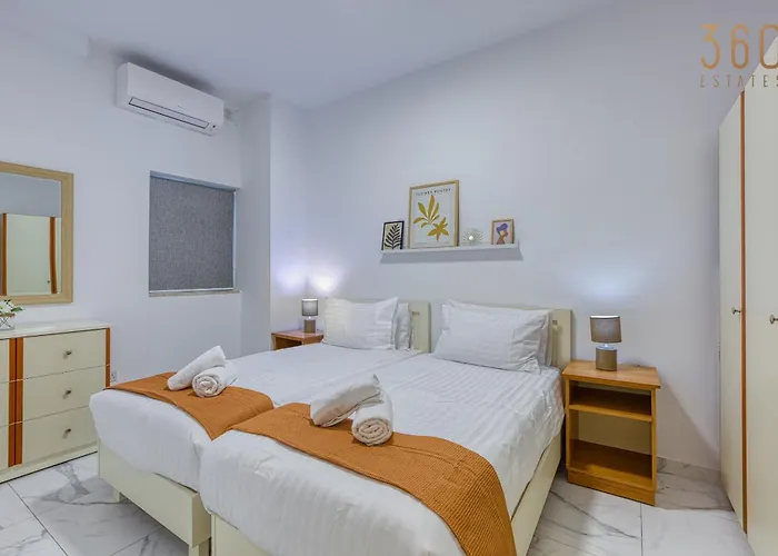 דירה Lovely 2br In St Pauls Bay Near Promenade By 360 Estates סיינט פול ביי