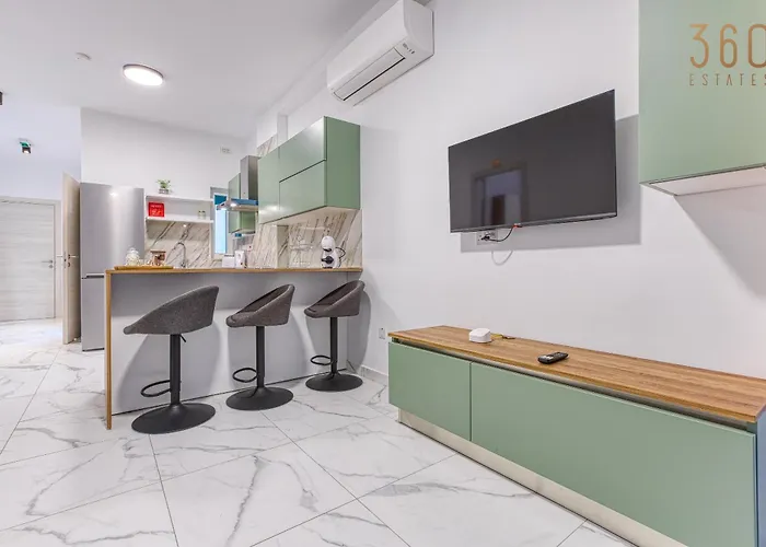 דירה Lovely 2br In St Pauls Bay Near Promenade By 360 Estates סיינט פול ביי