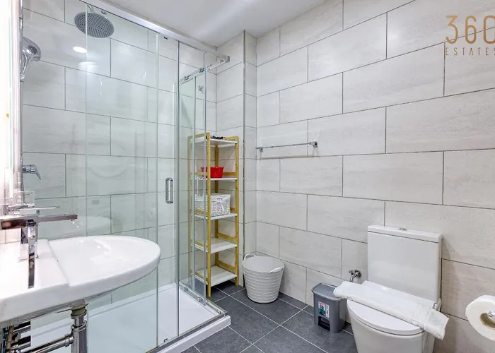 דירה Lovely 2br In St Pauls Bay Near Promenade By 360 Estates סיינט פול ביי